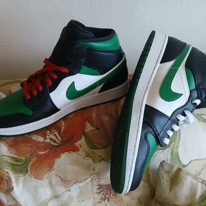 Nike Men's Black and Green Sneakers without Box Size 10.